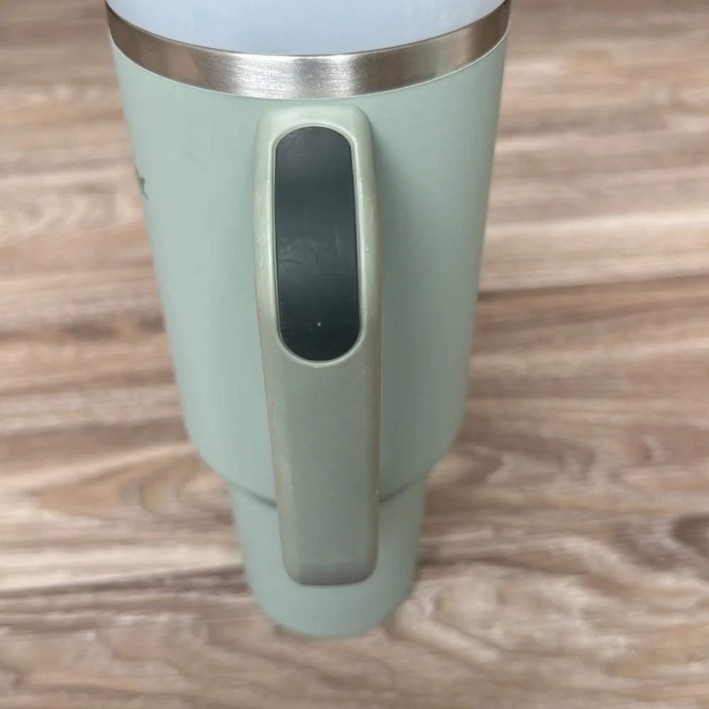 Stanley THE QUENCHER H2.0 FLOWSTAT TUMBLER SOFT MATTE 40 OZ Water Bottle - Picture 5 of 9